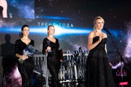 Екатерина Румянцева (Kalinka Group) объявляет победителя в номинации "Тренд года"
